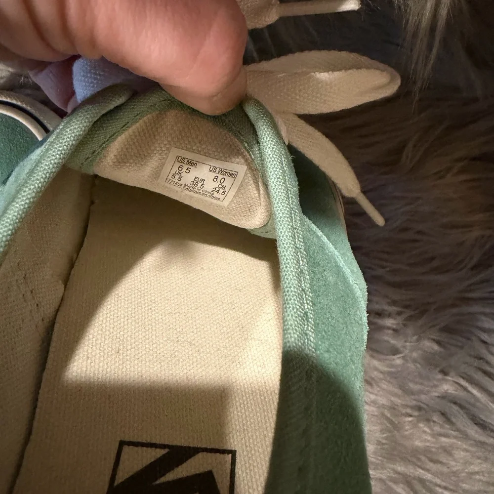 *LIKE NEW* Suede 1” Platform Vans (Women’s 8/ Mens 6.5) - Picture 6 of 7